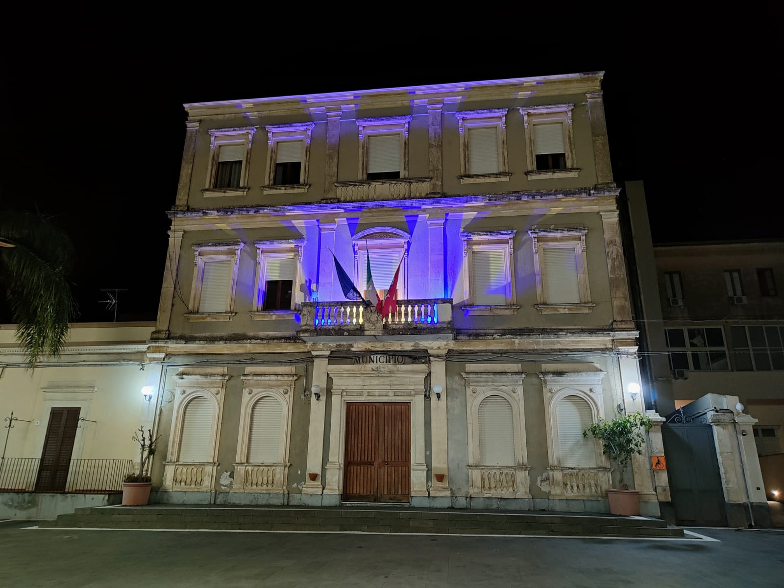 Municipio illuminato.jpg